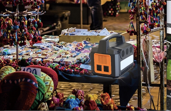 Ici, une centrale électrique portable extérieure R700 692Wh