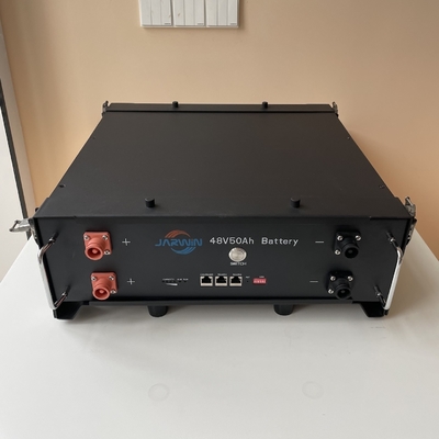 IP65 50Ah 48v Batterie au lithium montée sur un rack pour la résidence solaire et la station de base