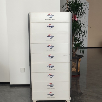 Système de stockage de l'énergie électrique hors réseau