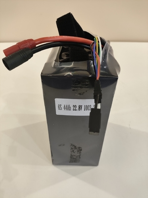 Ici, il y a une batterie Lipo de 6s 44000mah haute tension 22,8V pour drones